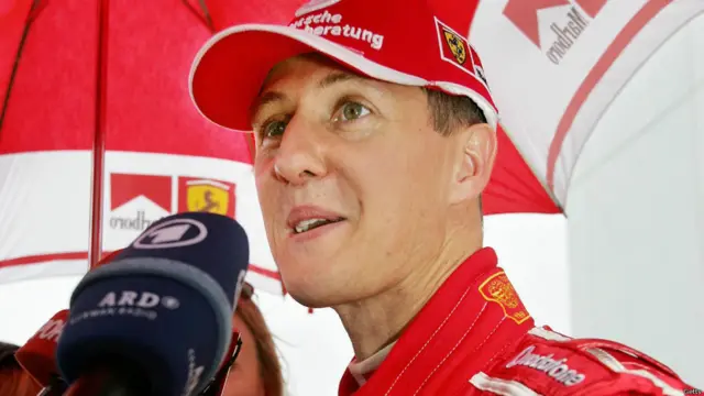 اتوار کو شوماکر اپنے 14 سالہ بیٹے اور دیگر افراد کے ساتھ سکیئنگ کر رہے تھے کہ حادثے کا شکار ہو گئے۔