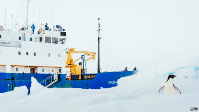 Судно "Академик Шокальский"