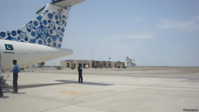 اس ہوائی اڈے پر پاکستان کی قومی ہوائی کمپنی پاکستان انٹرنیشنل ائیر لائنز کی پروازیں جاتی ہیں