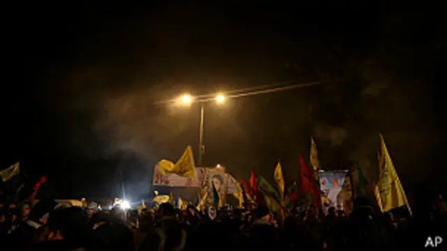 Palestinos esperando la liberación de presos