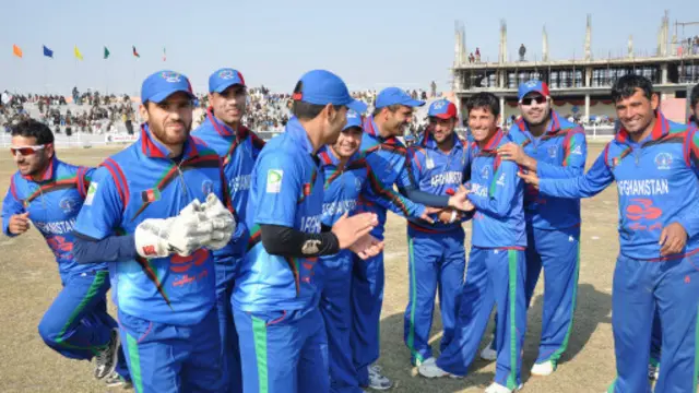 افغان توپ اچونکو په زړه پورې لوبه نندارې ته وړاندې کړه او د زمبابوې ټوله لوبډله یې پر ۲۲۶ منډو وسوځوله.