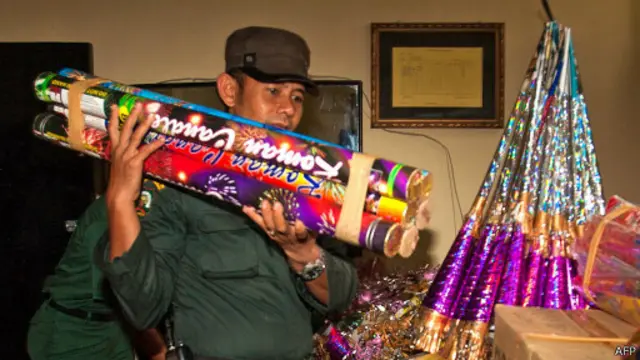polisi menyita kembang api