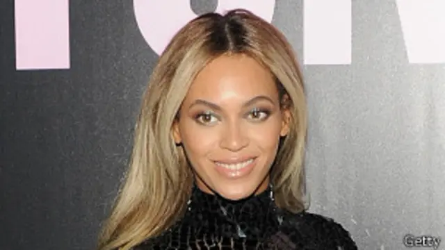 "Si Beyoncé quiere tener muslos más delgados en sus fotografías, lo feminista es empezar a hacer jogging, no photoshop", tuitéo Louise Mensch.