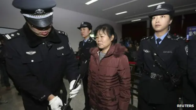 Китайский врач-акушерка