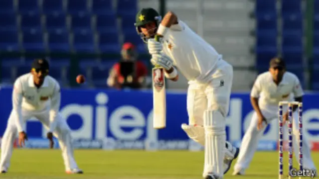 منگل کو شروع ہونے والے ٹیسٹ میں پاکستان نے ٹاس جیت کر سری لنکا کو پہلے بیٹنگ کی دعوت دی تھی