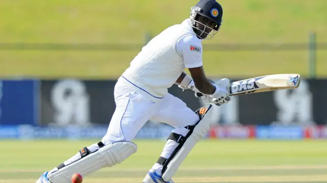 سری لنکا کے کپتان اینجلو میتھوز نے عمدہ بلے بازی کی اور 91 رنز کی عمدہ اننگز کھیل کر سعید اجمل کا شکار بنے۔