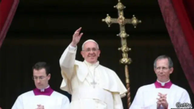 البابا فرانسيس يركز على السلام العالمي.