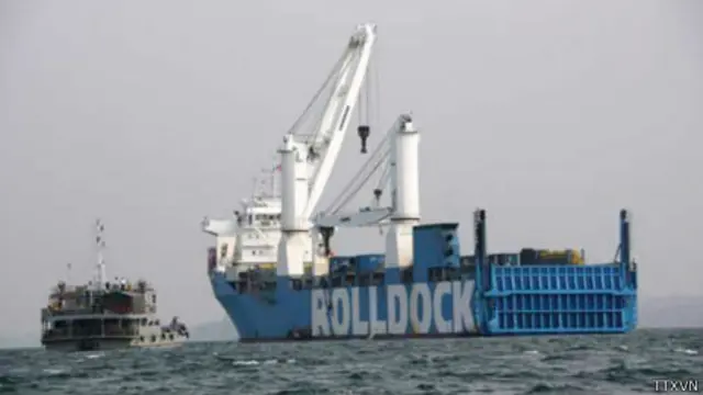 Tàu vận tải Rolldock Sea mang chiếc Kilo đầu tiên về Việt Nam