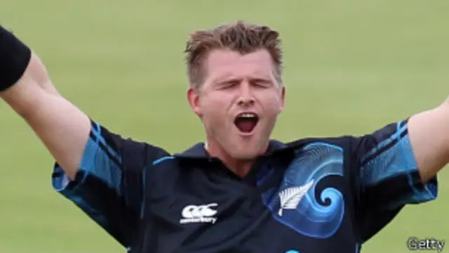 انڈرسن نے مجموعی طور پر 14 چھکوں اور 6 چوکوں کی مدد سے 47 گیندوں پر 131 رنز بنائے