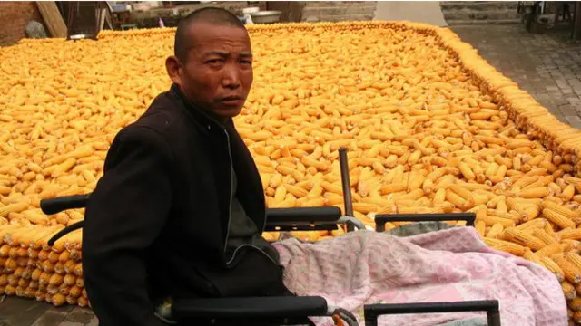 ژینگ نے سنہ 2012 میں یہ قدم اٹھایا تھا کیونکہ ان کے پاس علاج کے لیے پیسہ نہیں تھا