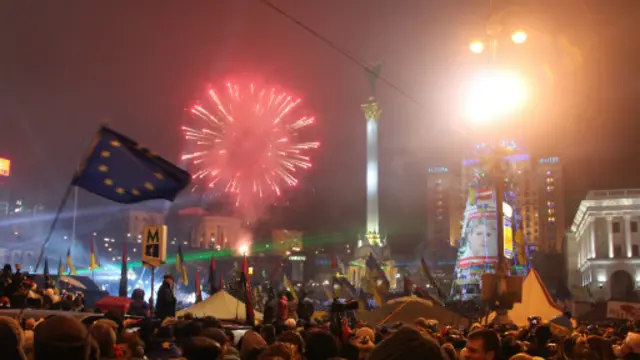 Праздничный фейерверк на Майдане