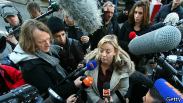 Менеджер Шумахера Сабина Кем сказала, что врачи организуют пресс-конференцию лишь в случае, если самочувствие Шумахера изменится