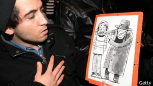 نفى ديودون أنه معادٍ للسامية، وإنما مناهض للصهيونية