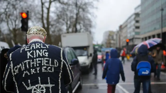 每年在伦敦新年大游行中，如果没有这些珍珠钮扣王走在队列中，就没有老伦敦的味道！