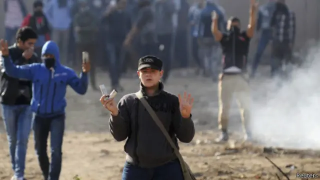 ينظم طلاب من أنصار مرسي مظاهرات يومية في الجامعات