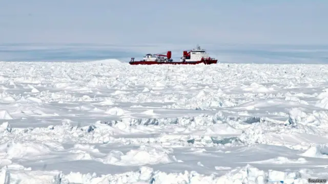 中国“雪龙号”破冰船