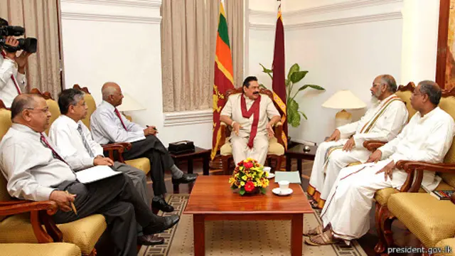 සී වී විග්නේශ්වරන් මහ ඇමතිවරයා ජනාධිපති රාජපක්ෂ හමු වූ අවස්ථාව