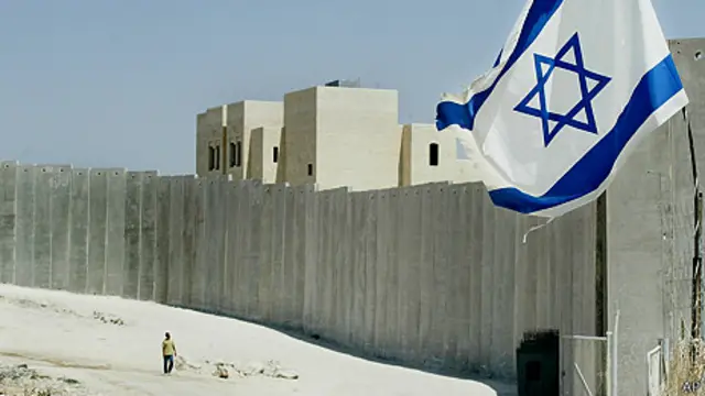 O muro da Cisjordânia, implementado por Sharon como primeiro-ministro