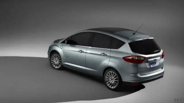 فورڈ ’سی میکس سولر اینرجی کانسیپٹ‘ نامی اس تجرباتی کار میں سولر پینل ہوں گے جو اس کی چھت پر لگے ہوں گے