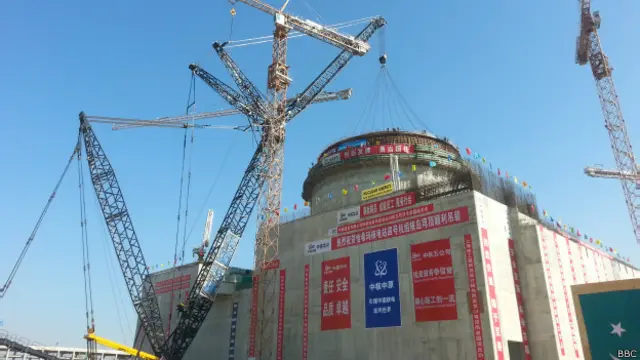 پاکستان میں مذید چار مختلف جوہری بجلی گھر زیر تعمیر ہیں (فائل فوٹو)