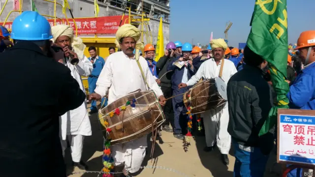 اس موقع پر روایتی موسیقی کا انتظام کیا گیا تھا جس سے چینی انجینئرز خوب محظوظ ہوئے
