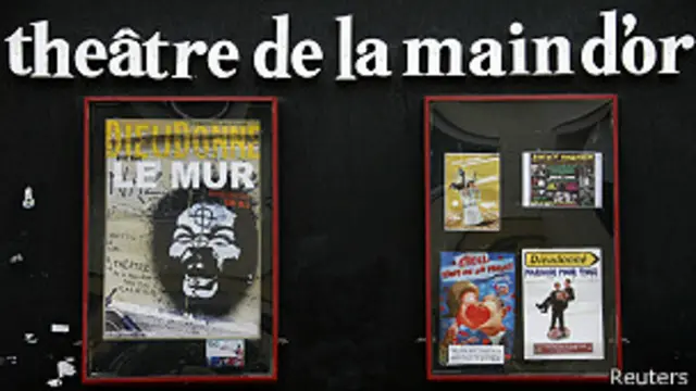 Dieudonné M'bala M'bala en el teatro de la Main D'or