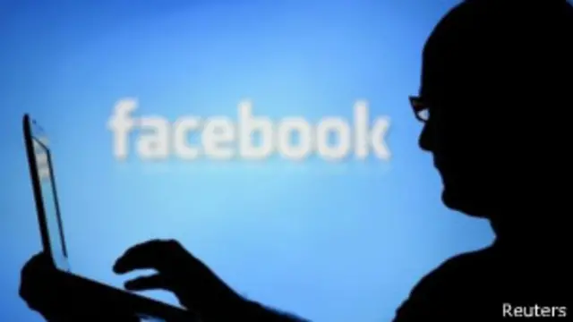 تقول الدعوى إن فيسبوك يطلع على الرسائل لجمع بيانات المستخدمين ومنحها للمعلنين والمسوقين