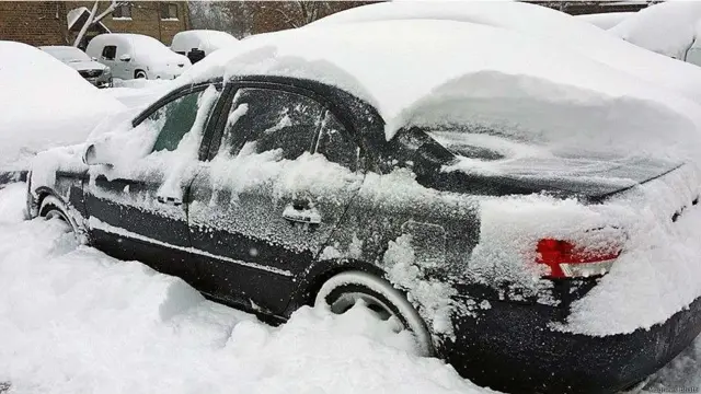 کچھ علاقوں میں 14 انچ تک برف پڑ چکی ہے اور 32 ہزار پروازیں منسوخ ہو گئی ہیں۔