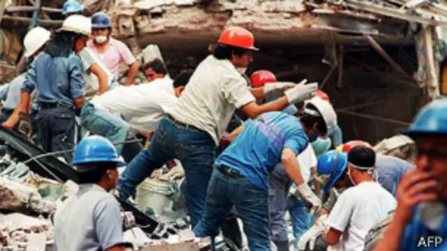 انفجار در برابر سفارت