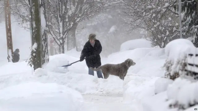 ان علاقوں میں لوگوں کو خبردار کیا ہے کہ وہ گھروں سے باہر زیادہ وقت نہ گزاریں کیونکہ درجۂ حرارت انتہائی کم ہو گیا ہے۔