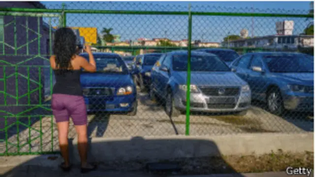 مردم کوبا قیمت های تعیین شده برای این اتومبیل ها را دیوانه کننده توصیف کرده اند