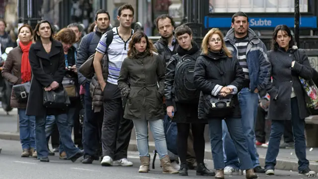 Fila en el centro de Buenos Aires