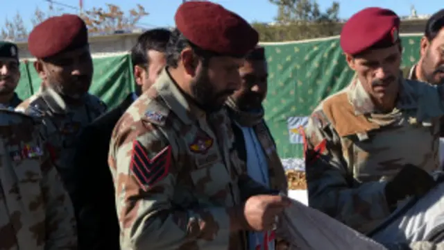 زخمیوں کو علاج کے لیے خضدار کے مقامی ہسپتال منتقل کردیا گیا ہے جہاں بعض کی حالت تشویشناک بتائی جاتی ہے