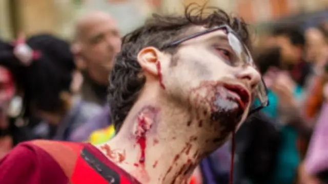 Tradisi pawai dengan merias tubuh ala Zombie digelar di sjeumlah negara.