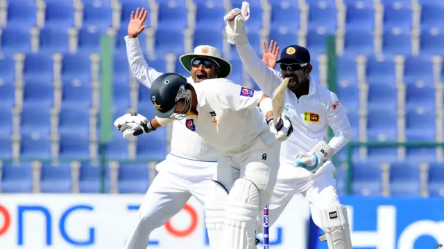 متحدہ عرب امارات کے شہر ابوظہبی میں پاکستان اور سری لنکا کے مابین کھیلا جانے والا پہلا کرکٹ ٹیسٹ میچ بے نتیجہ رہا ہے۔
