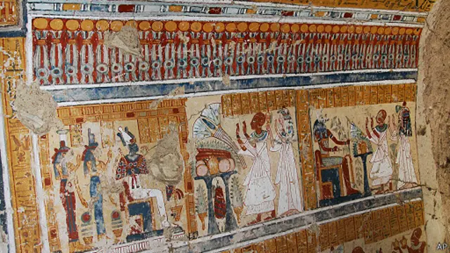 تتزين المقبرة المكتشفة بنقوش فى حالة جيدة