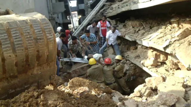 गोवा में इमारत ढ़ही