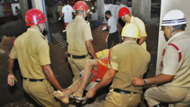 කඩා වැටෙන අවස්ථාවේ අඩුම තරමින් 40 දෙනකුවත් එහි සිටි බව විශ්වාස කෙරේ