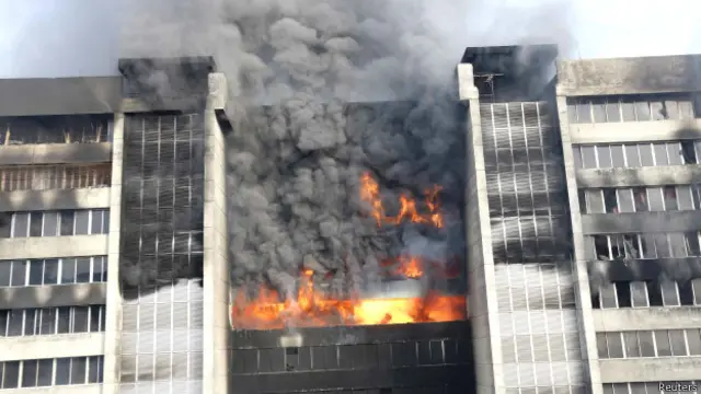 गाज़ीपुर की कपड़ा फैक्टरी में लगी आग का फ़ाइल फ़ोटो