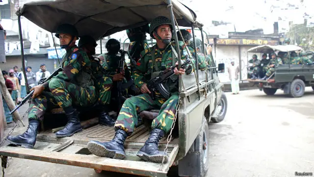 بنگلہ دیش میں حفاطتی انتظامات کے تحت 50,000 زائد فوجی اہلکار تعینات کیے گئے ہیں