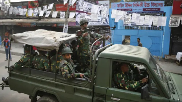 گذشتہ برس سے بنگلہ دیش میں سکیولر بلاگرز کو مذہبی شدت پسندوں کے جانب سے قتل کیا جا رہا ہے