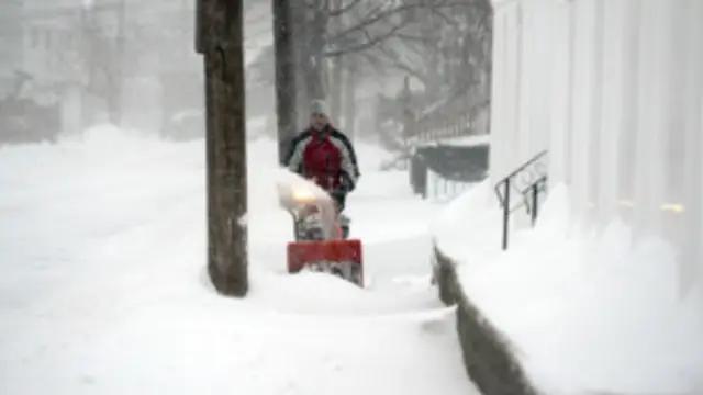 ألغيت آلاف رحلات الطيران في ولايات أمريكية عدة، وبالأخص في شيكاغو ونيو جيرسي.