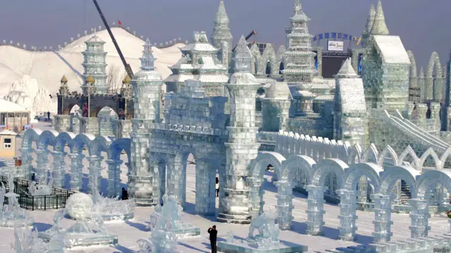 بالصور: مهرجان هاربين السنوى للثلوج في الصين - BBC News عربي
