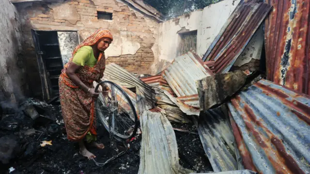 ڈھاکہ کے علاوہ ملک کے دور دراز کے علاقوں سے تشدد کی خبریں ملی ہیں۔تشدد کے خوف سے لوگ گھروں سے نکلنے میں ہچکچاہٹ کا شکار رہے۔