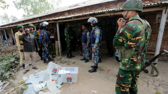 ملک میں حفاظتی انتظامات کے تحت انتخابات کے لیے 50 ہزار سے زائد فوجی اہل کار تعینات کیے گئے۔