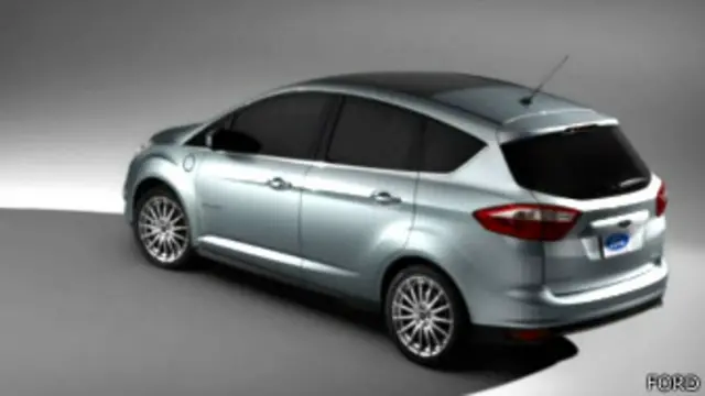 فورد، این اتومبیل را با کمک یک مرکز تحقیقی و یک شرکت تولید برق از نیروی آفتاب ساخته است