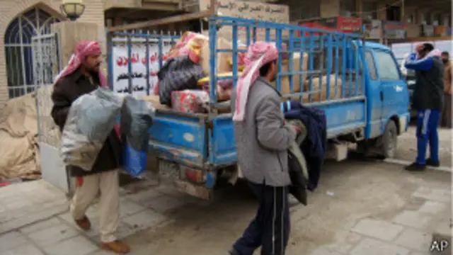 Des habitants de Fallouja se préparent à partir après l'annonce du gouvernement de reprendre la ville aux islamistes.