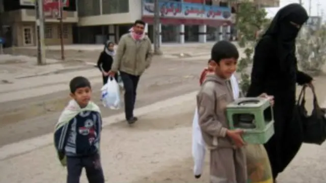 مقامی افراد محفوظ مقامات کی جانب نقل مکانی کر رہے ہیں