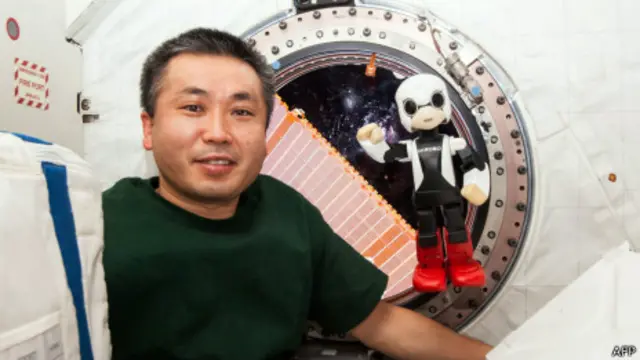 Kirobo Mini的前身，34厘米高的Kirobo在2013年被送往国际空间站。