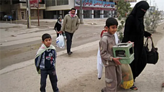 အစိုးရ စစ်တပ်က ထိုးစစ်ဆင်လာမှာကို စိုးရိမ်ပြီး ဖါလူဂျာ မြို့ခံတွေ နေအိမ် စွန့်ခွာ ထွက်ပြေး